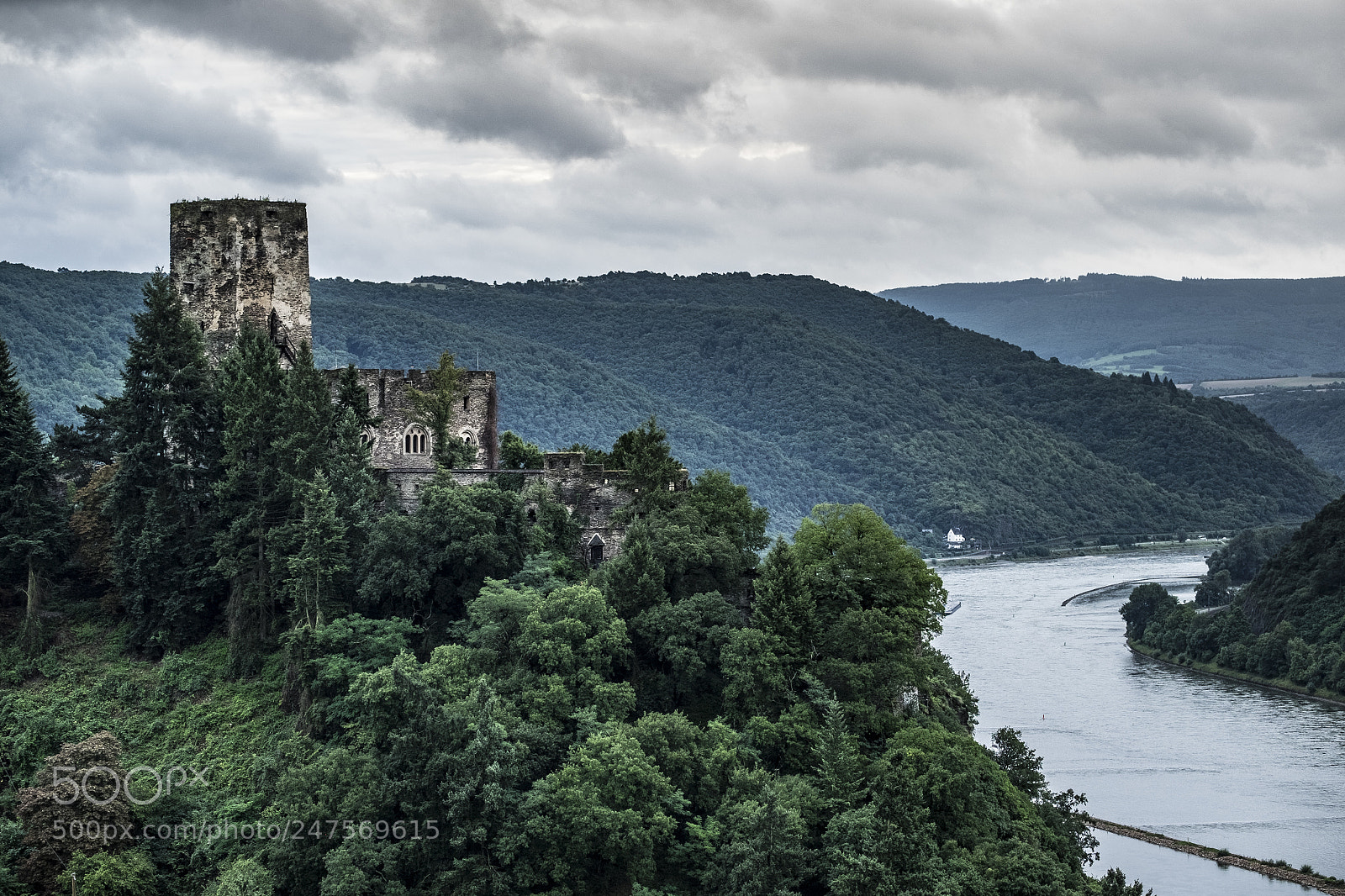 Fujifilm X-T10 sample photo. Gutenfels castle near kaub photography