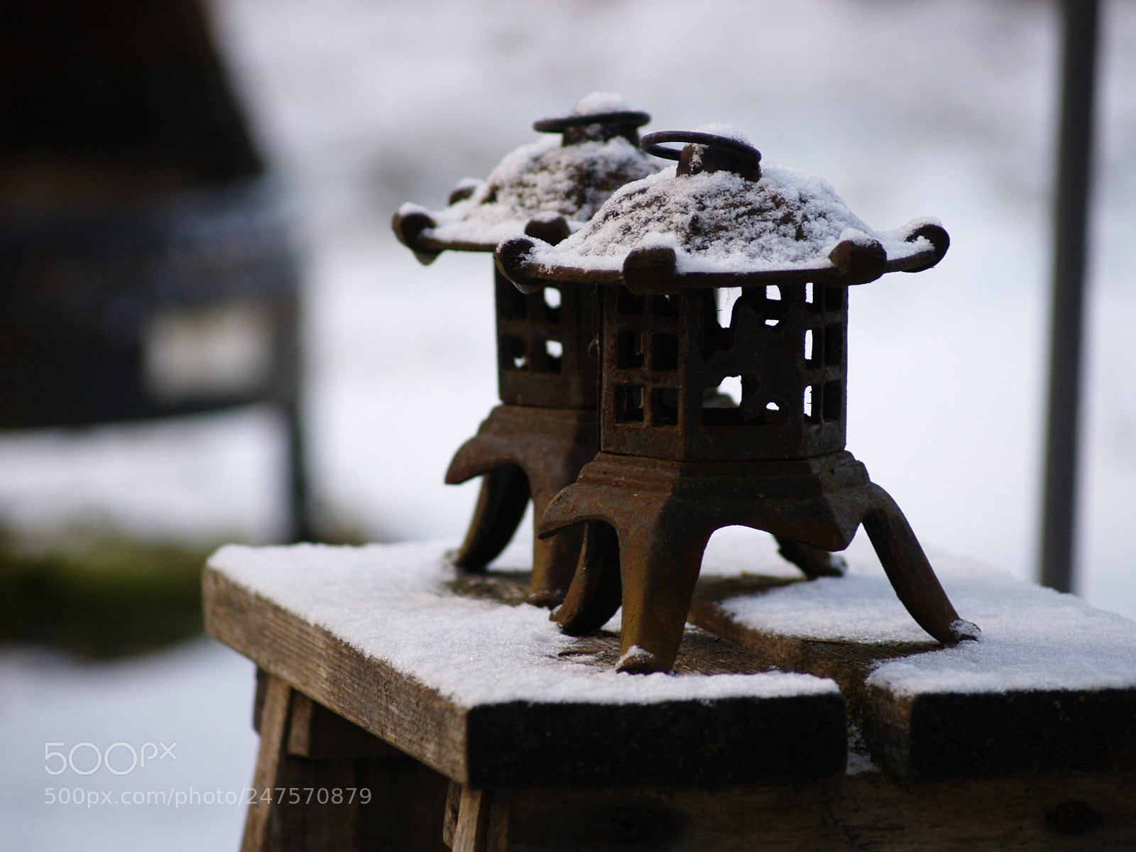 Olympus E-300 (EVOLT E-300) sample photo. Snowy lanterns photography