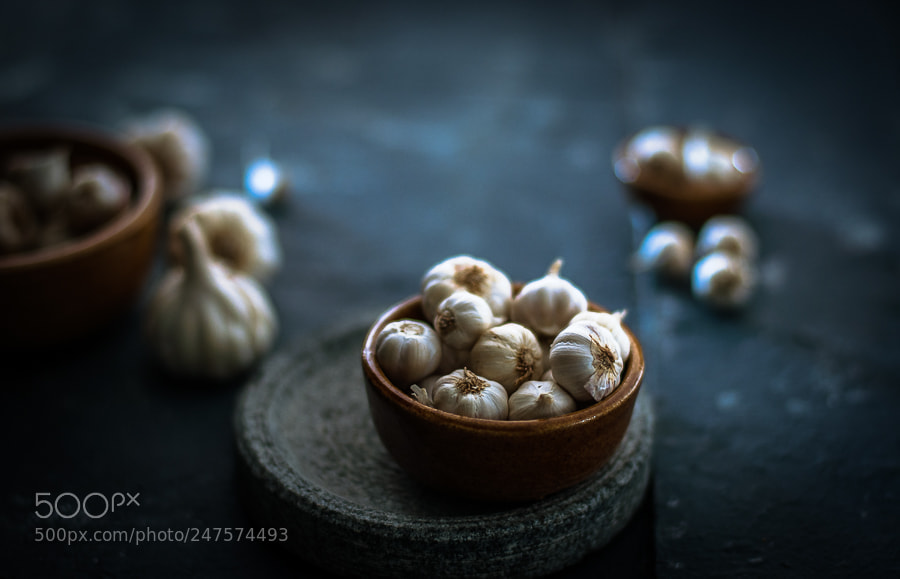 Nikon D90 sample photo. Organic garlic photography
