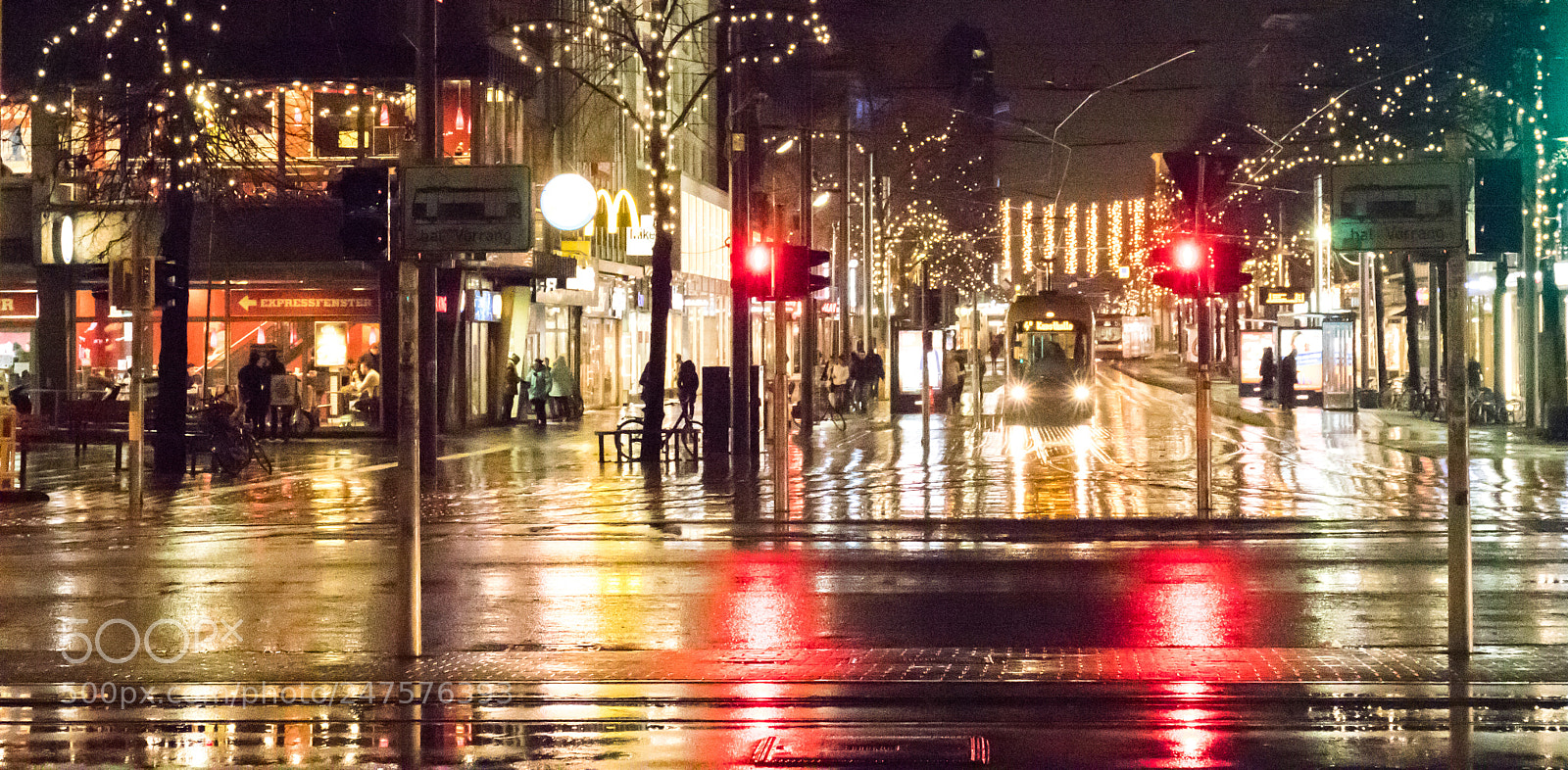 Canon EOS 77D (EOS 9000D / EOS 770D) sample photo. City night photography