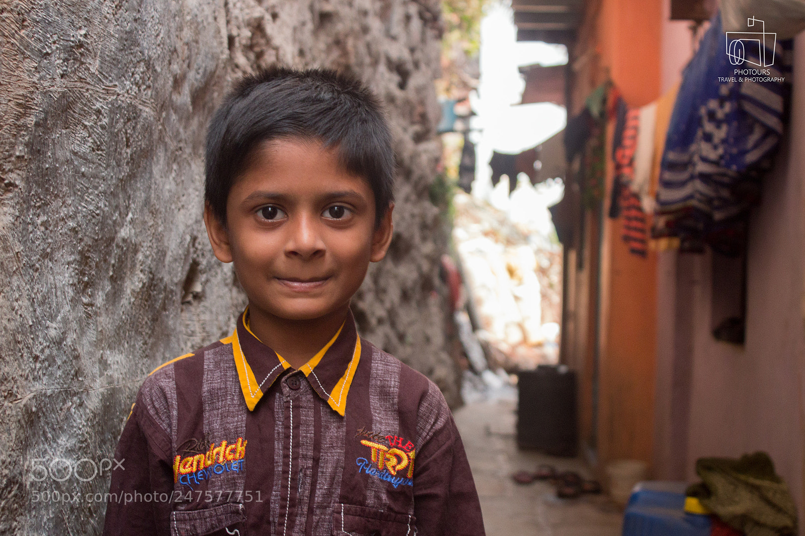 Canon EOS 600D (Rebel EOS T3i / EOS Kiss X5) sample photo. Kid in alley photography