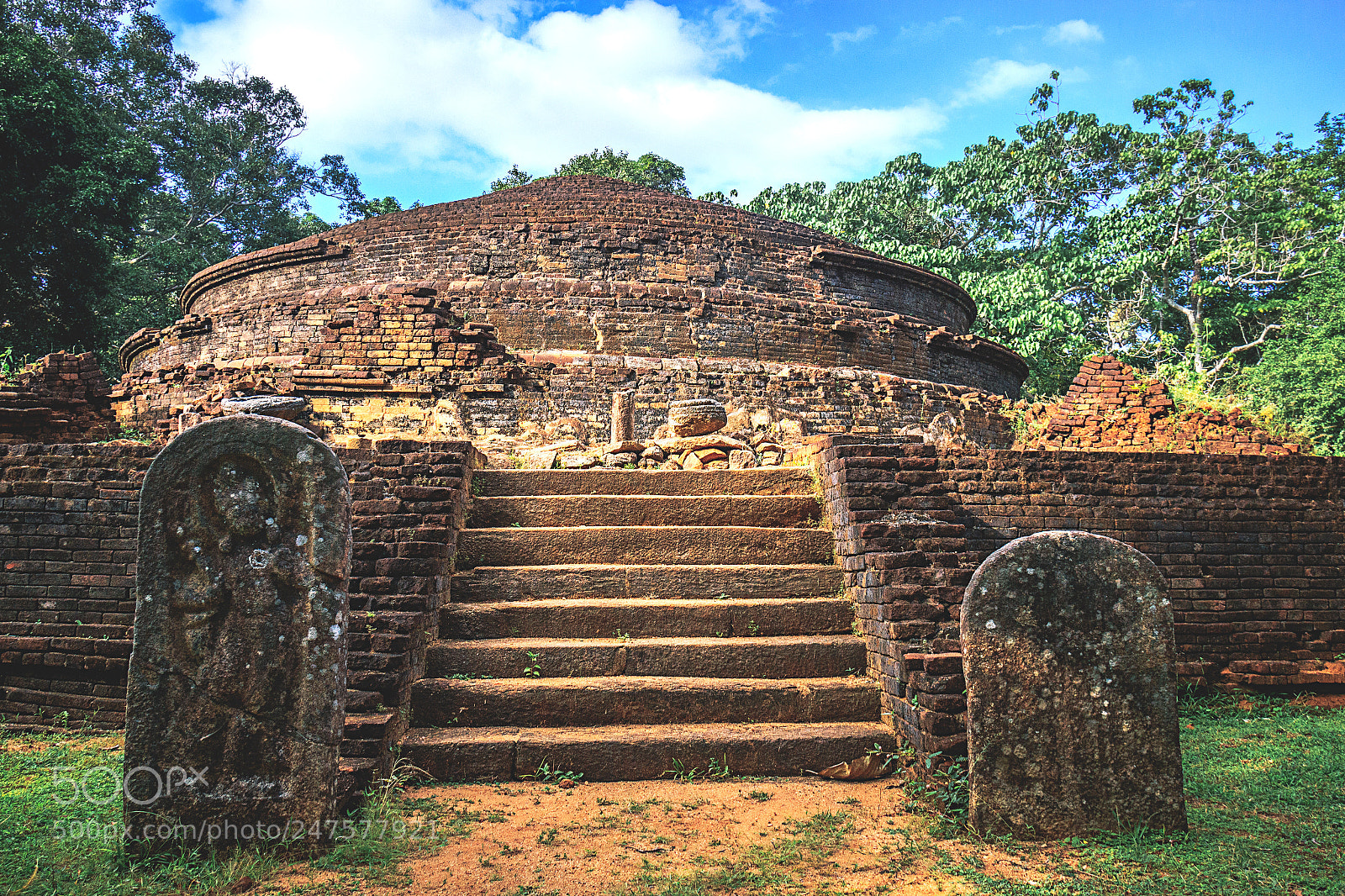 Canon EOS 600D (Rebel EOS T3i / EOS Kiss X5) sample photo. The forgotten temple, sri photography
