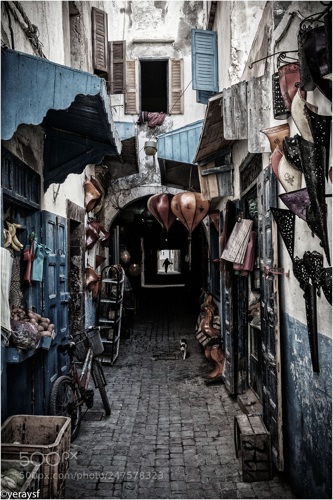 Fujifilm X-E2S sample photo. Essaouira alley photography