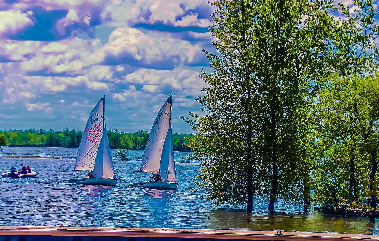 Canon EOS 600D (Rebel EOS T3i / EOS Kiss X5) sample photo. Sailing in the canal.dng photography