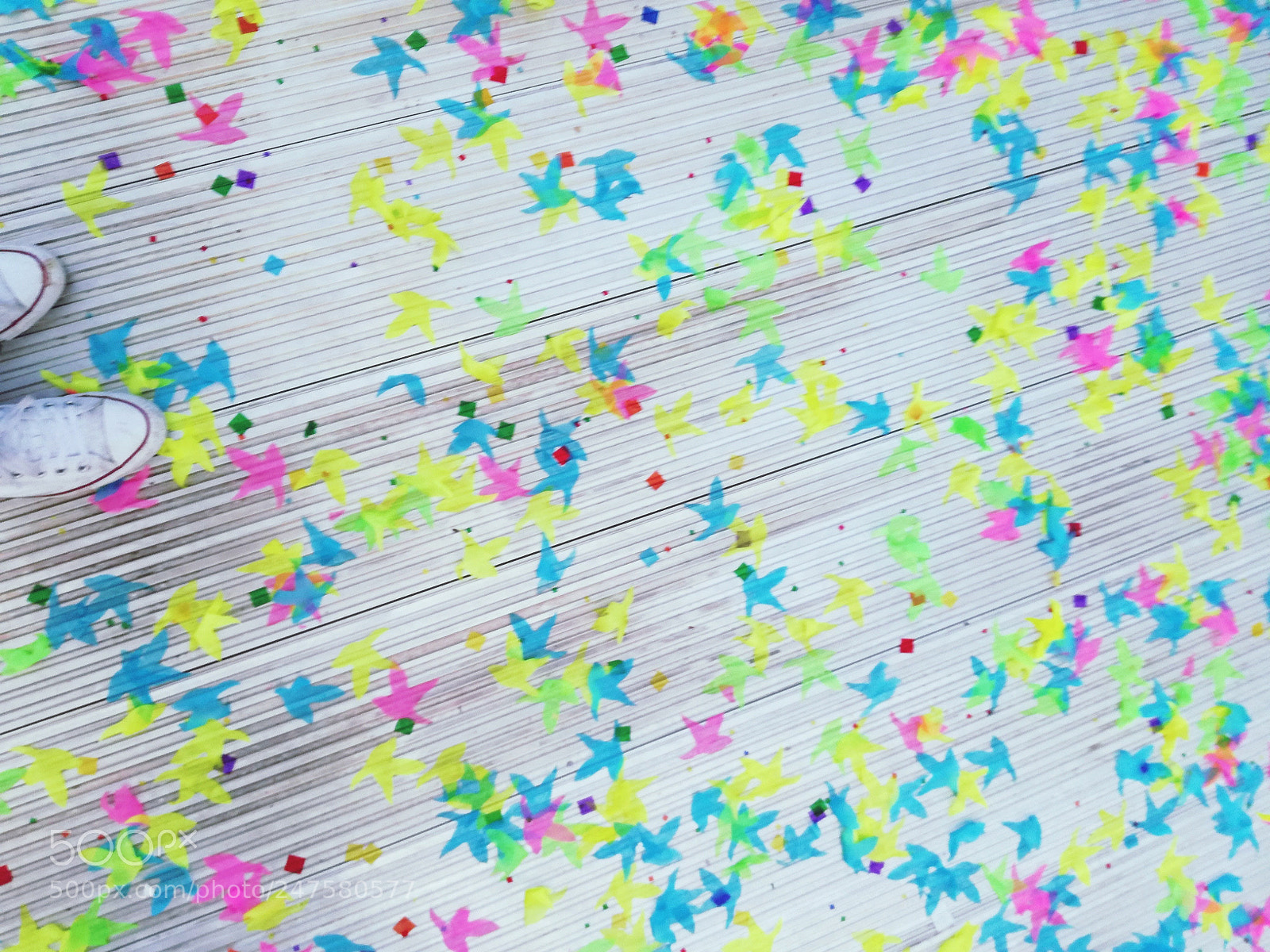HUAWEI P9 LITE sample photo. Coldplay butterflies floor photography