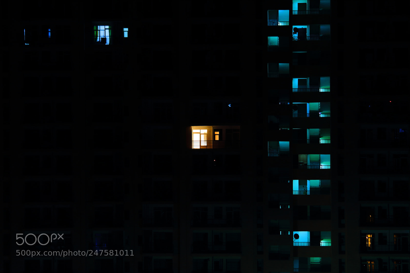 Canon EF-S 55-250mm F4-5.6 IS II sample photo. Light from the abandoned photography
