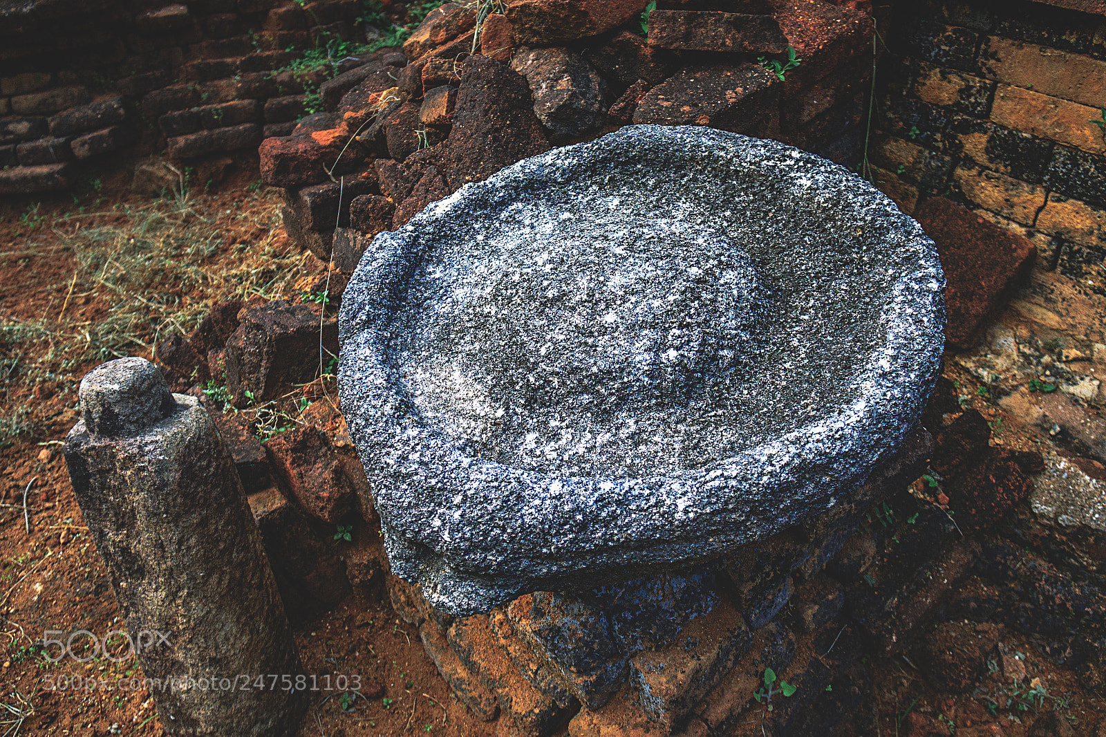 Canon EOS 600D (Rebel EOS T3i / EOS Kiss X5) sample photo. The forgotten temple, sri photography