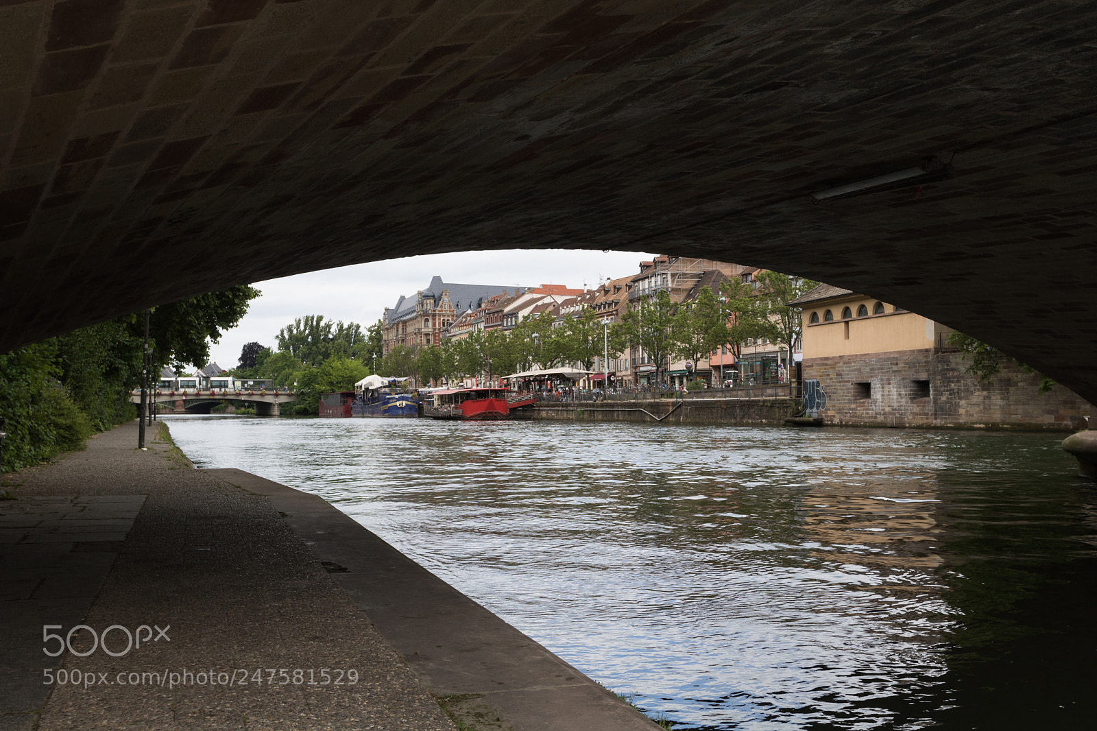 Canon EOS 760D (EOS Rebel T6s / EOS 8000D) sample photo. Sous les ponts photography