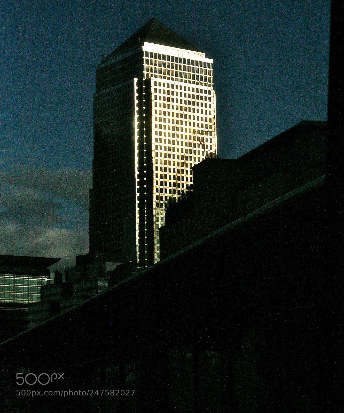Canon EOS 30D sample photo. Silver skyscraper photography