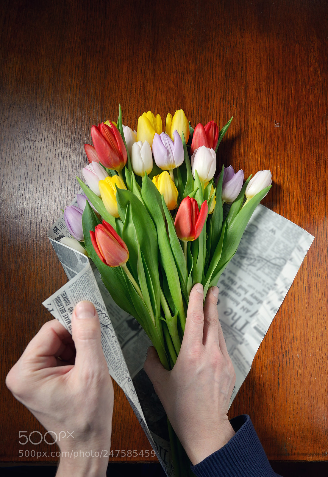 Nikon D610 sample photo. Making tulips bouquet, packing photography