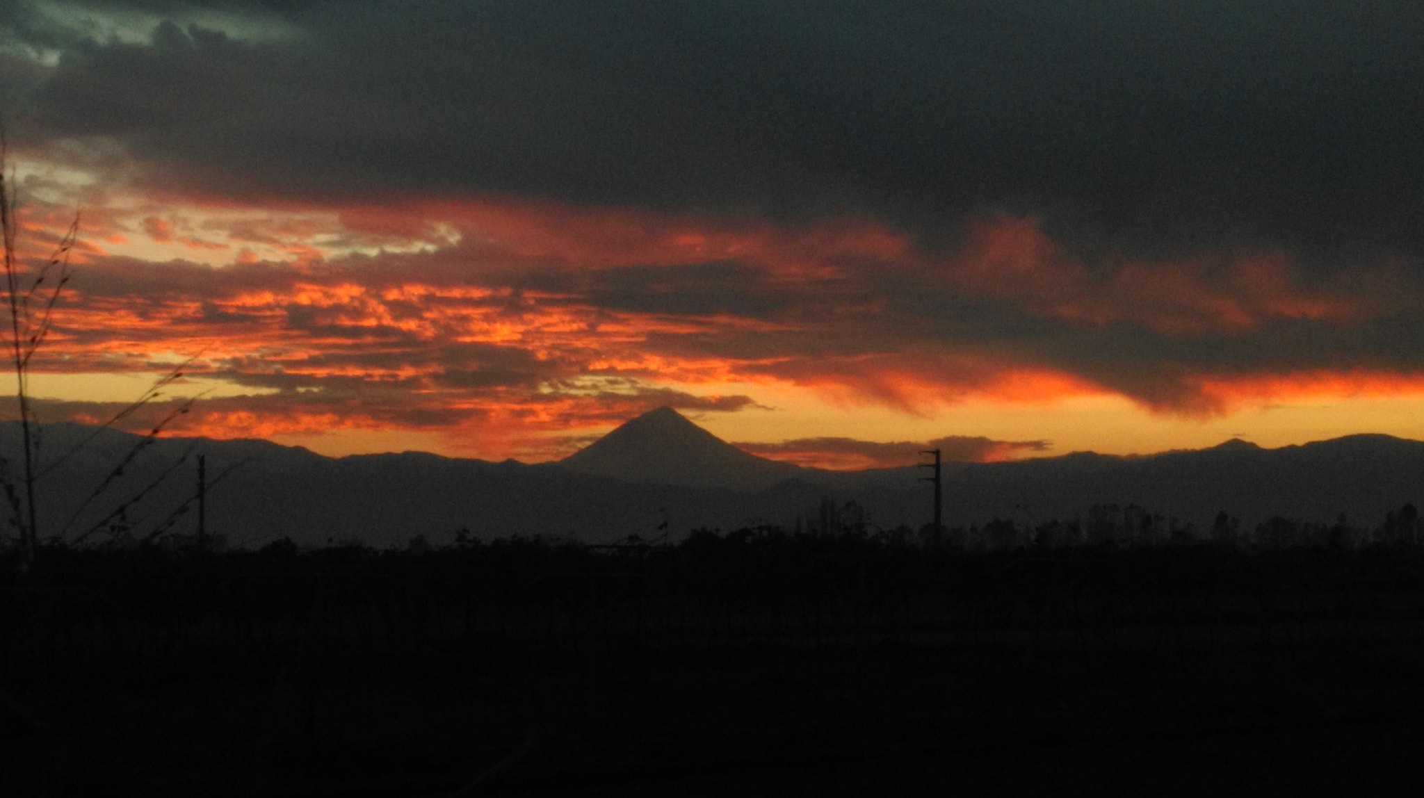 HTC Desire 816 dual sim sample photo. Red sky photography