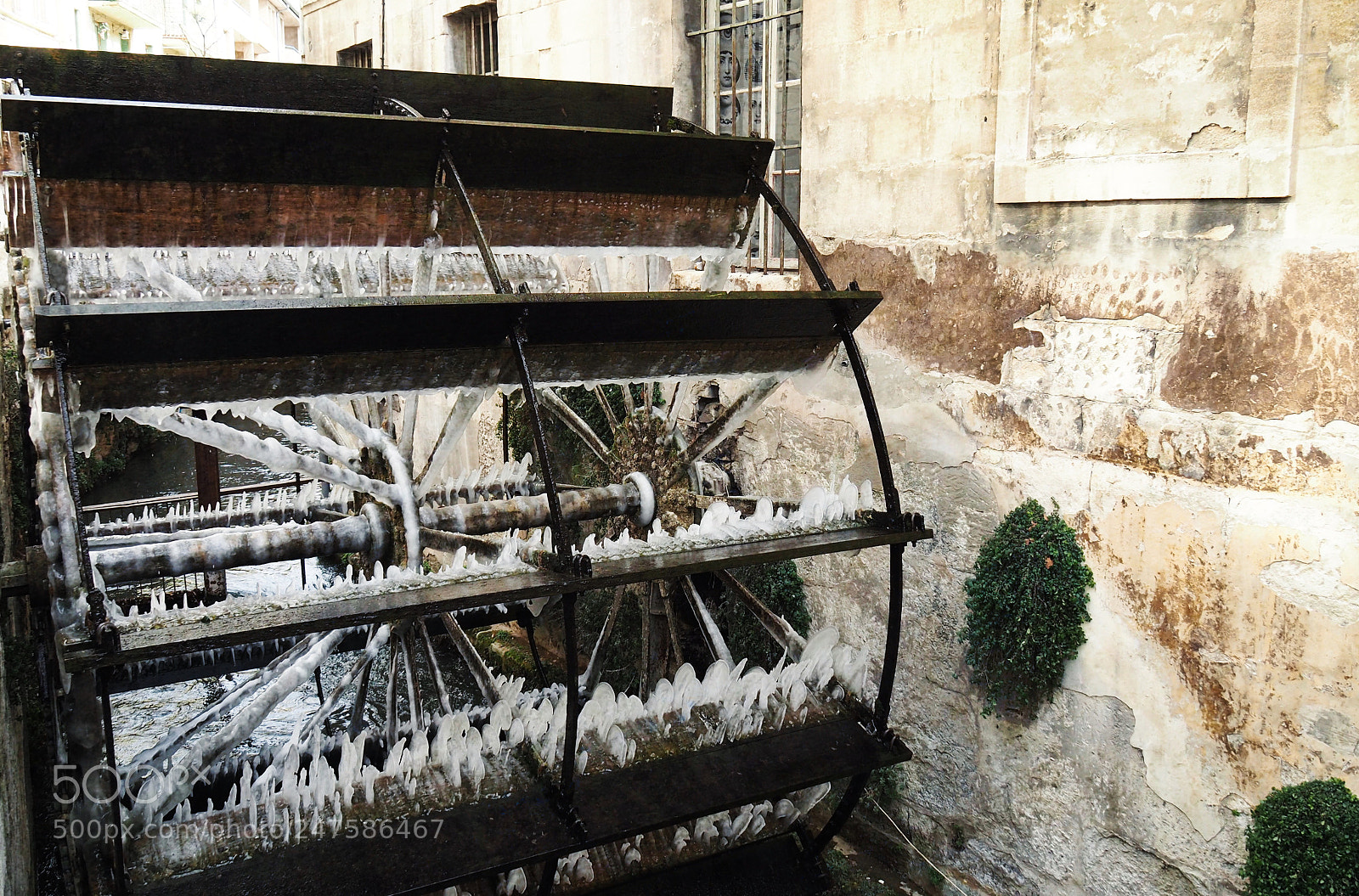 Olympus OM-D E-M5 II sample photo. Cold wave in avignon photography