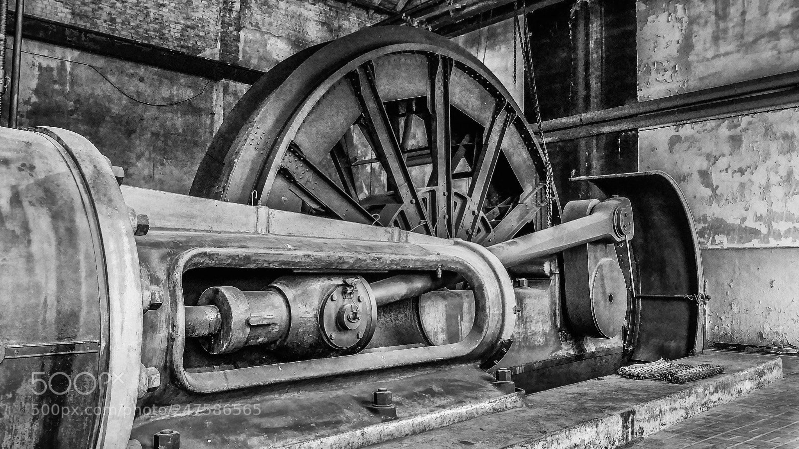 Panasonic DMC-G81 sample photo. Old engine photography