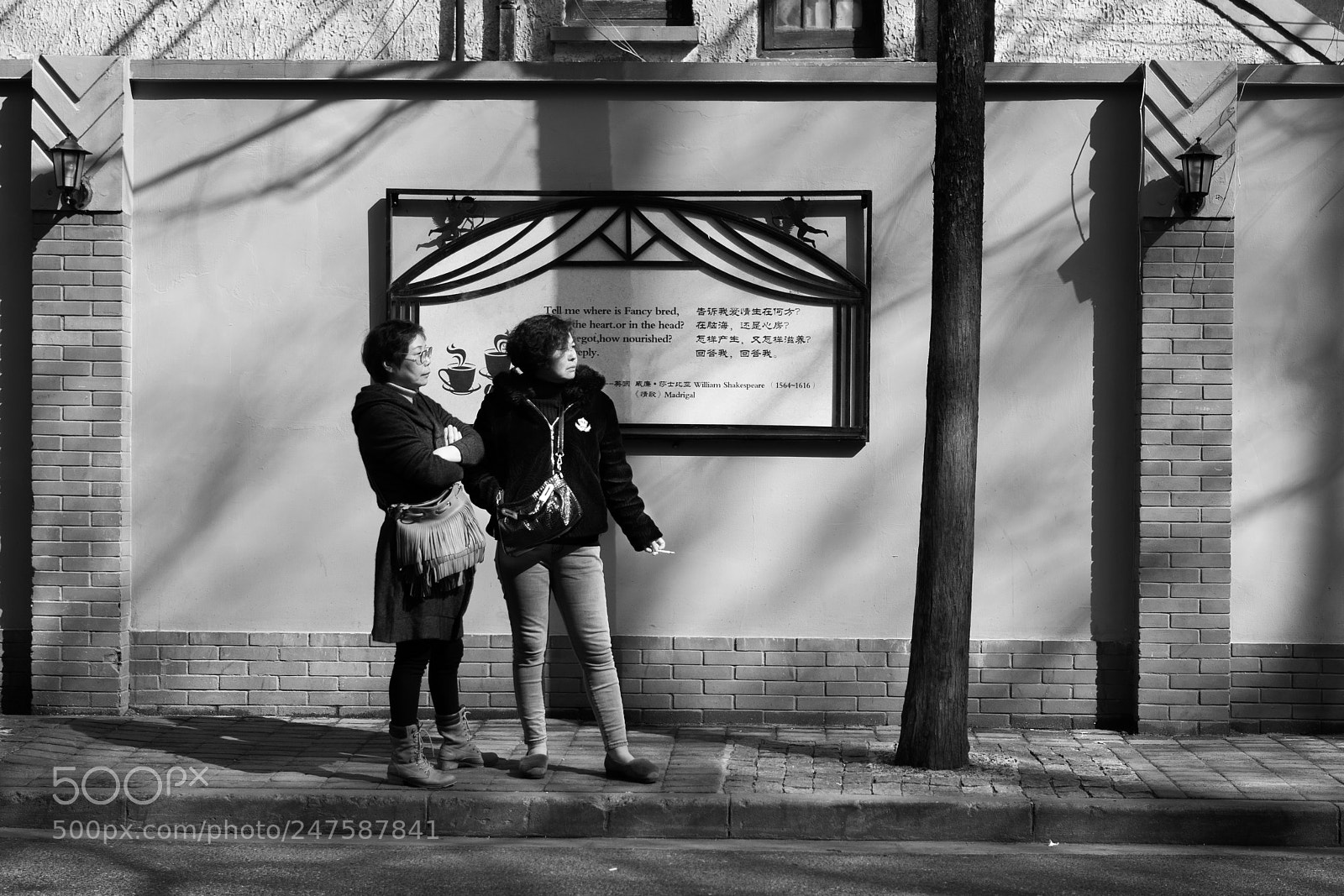 Sony a7 sample photo. Lady with cigarette photography