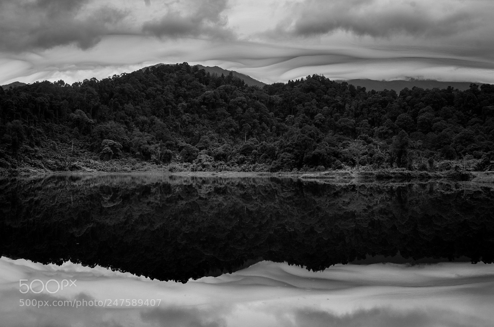 Canon EOS 700D (EOS Rebel T5i / EOS Kiss X7i) sample photo. Cloud and reflection photography
