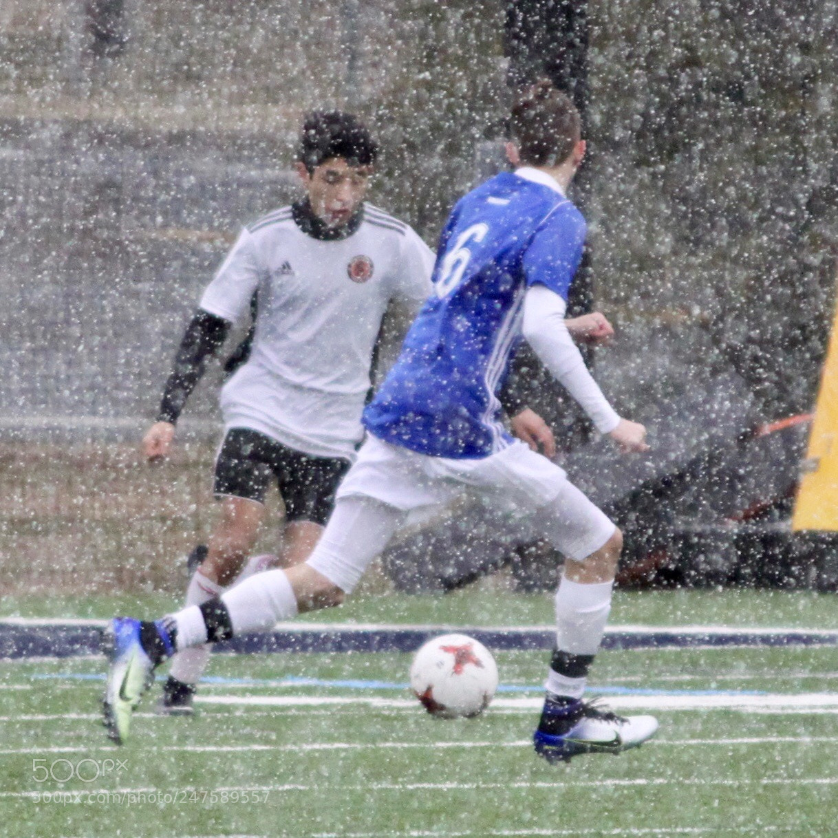 Canon EOS 500D (EOS Rebel T1i / EOS Kiss X3) sample photo. Snow soccer photography