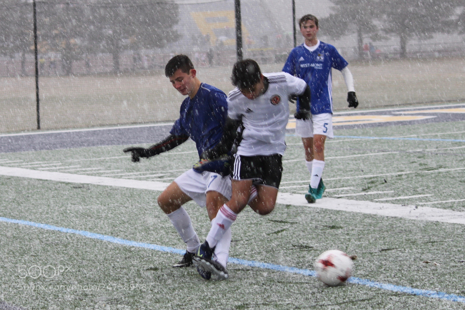 Canon EOS 500D (EOS Rebel T1i / EOS Kiss X3) sample photo. Snow soccer photography