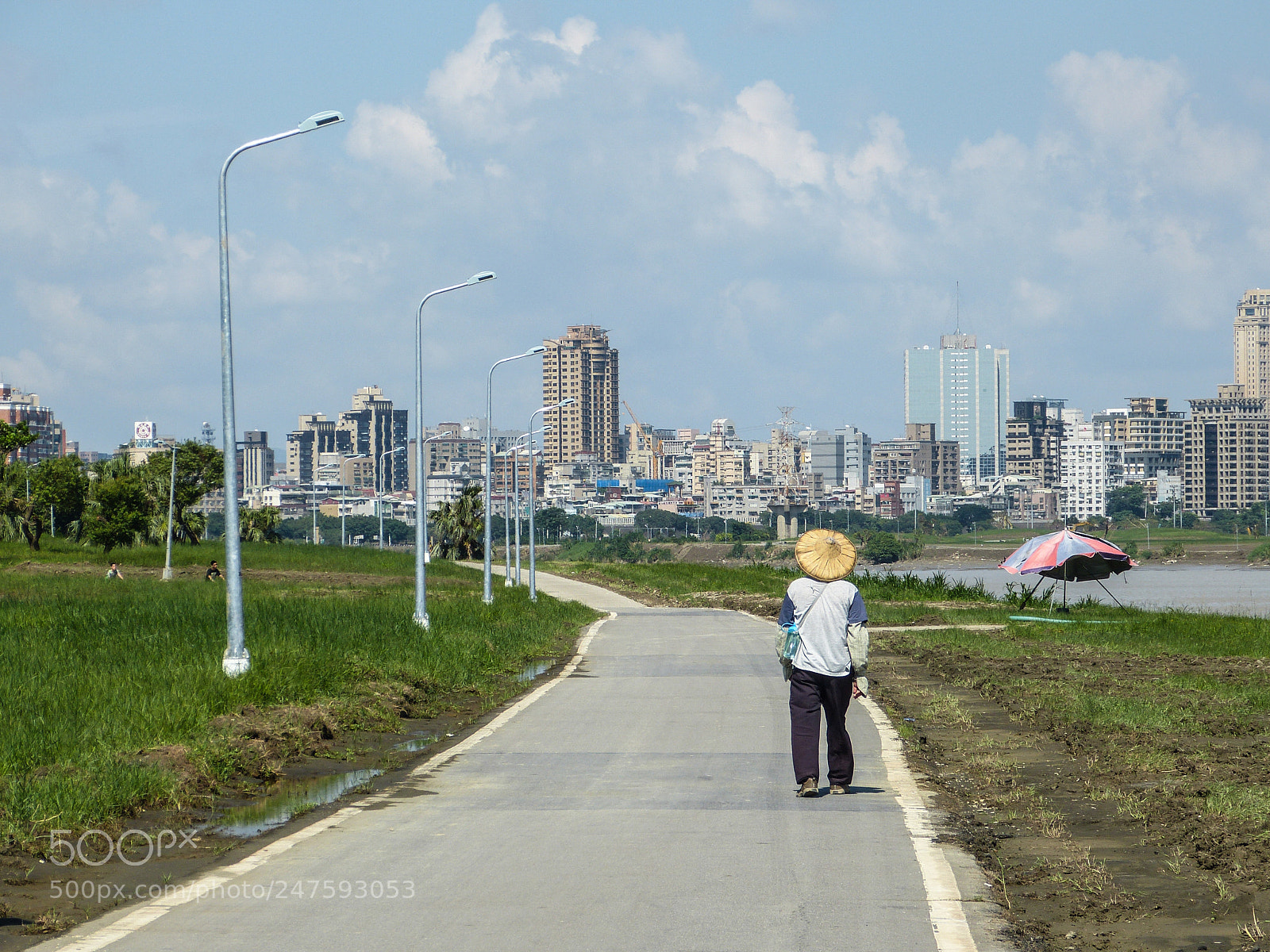 Panasonic Lumix DMC-FZ150 sample photo. Walking through taipei photography