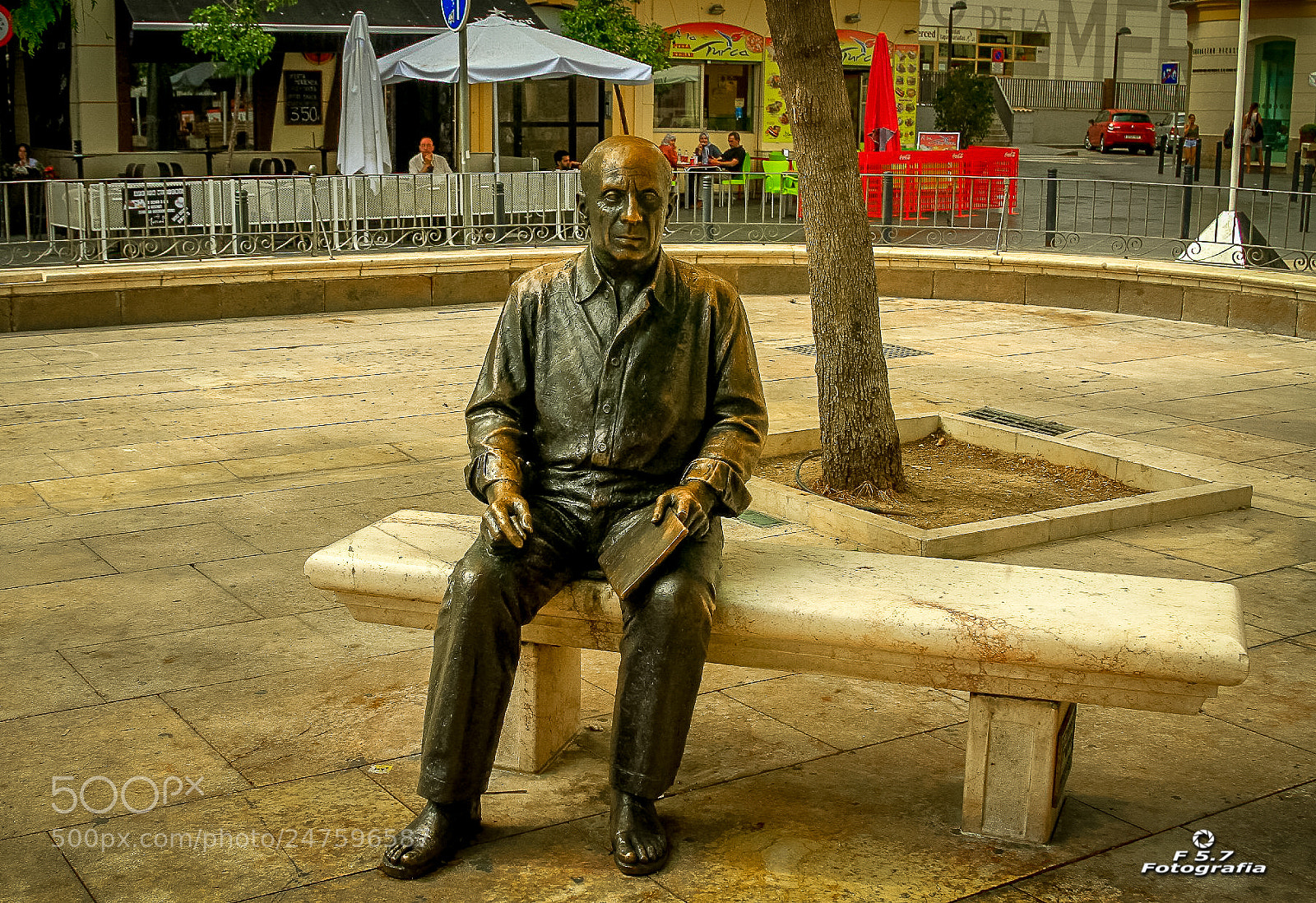 Canon EOS 7D sample photo. Estatua de pablo picasso photography