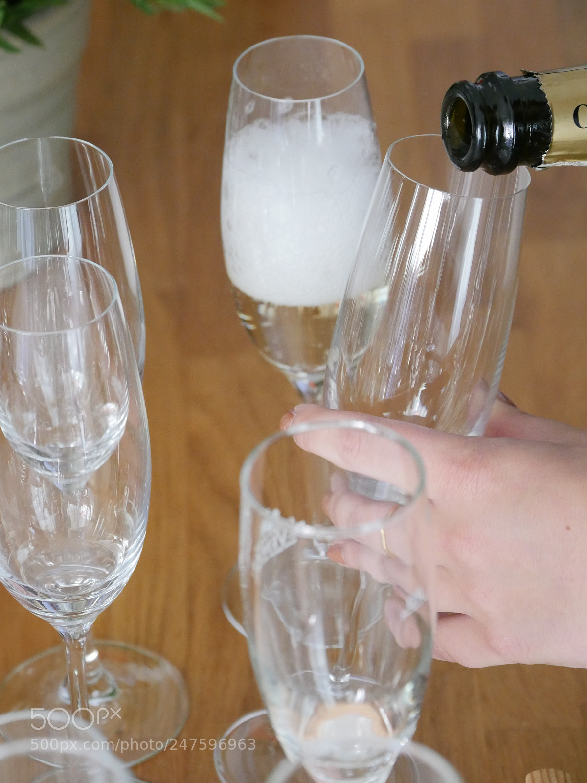 Panasonic Lumix DMC-GH4 sample photo. Serve champagne photography