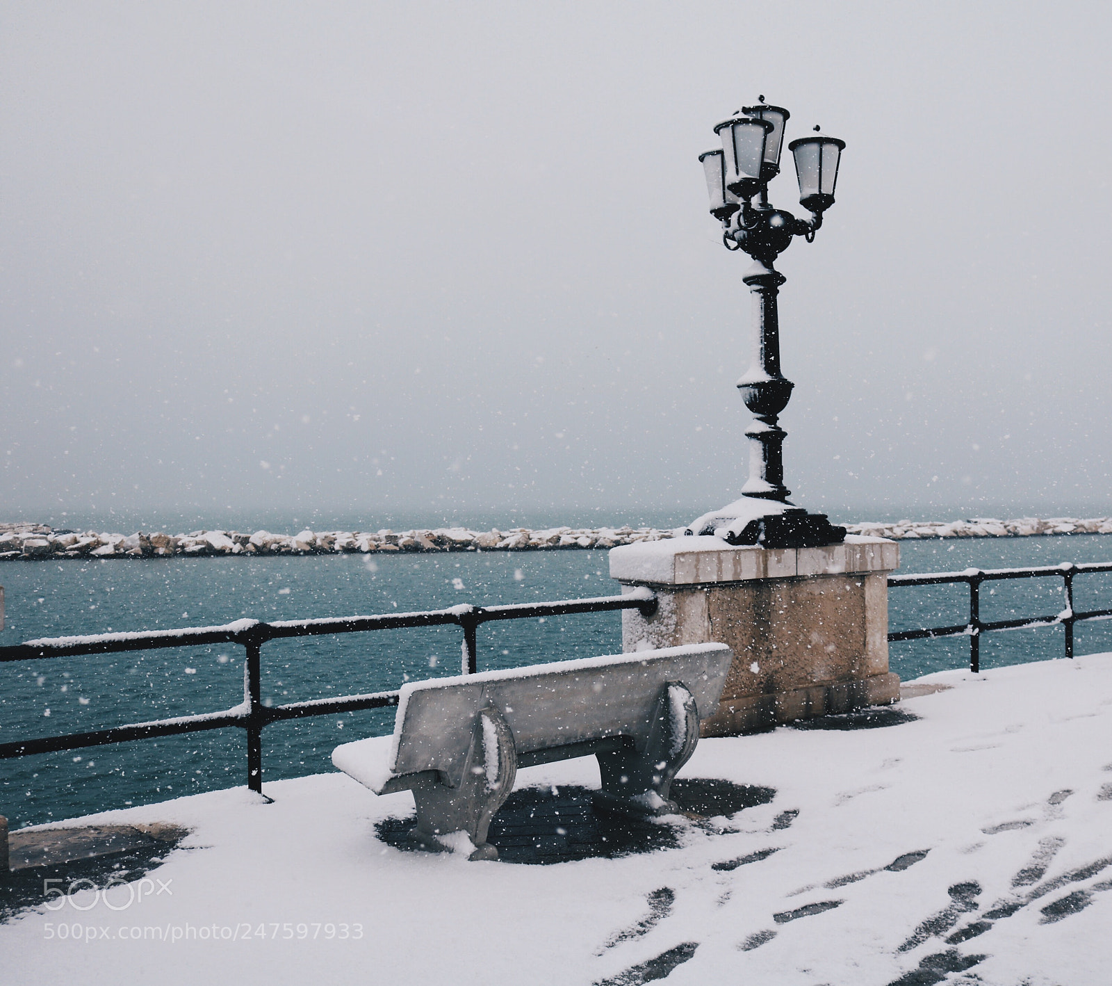 Canon EOS 750D (EOS Rebel T6i / EOS Kiss X8i) sample photo. Sea & snow photography