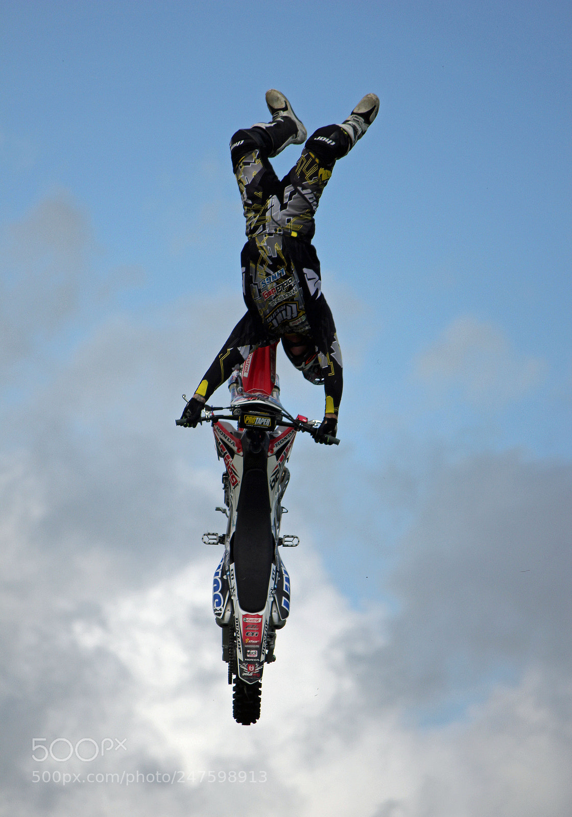 Canon EOS 550D (EOS Rebel T2i / EOS Kiss X4) sample photo. Flying bikes............ photography