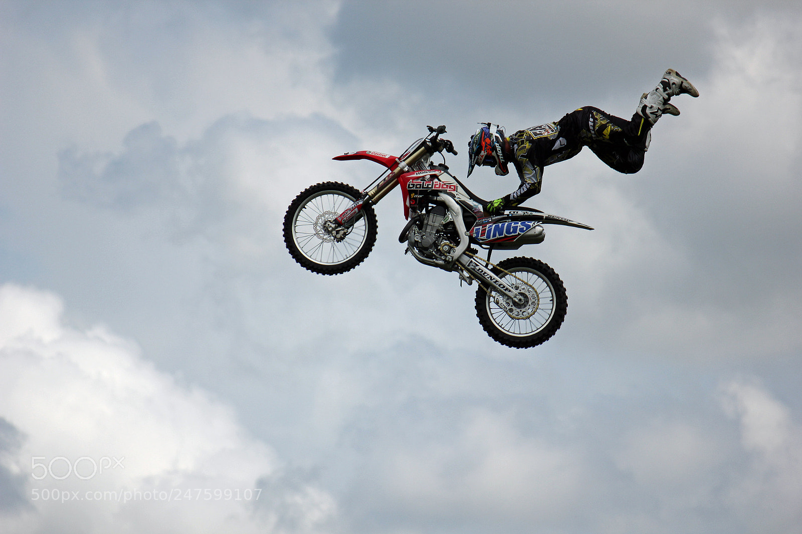 Canon EOS 550D (EOS Rebel T2i / EOS Kiss X4) sample photo. Flying bikes............ photography