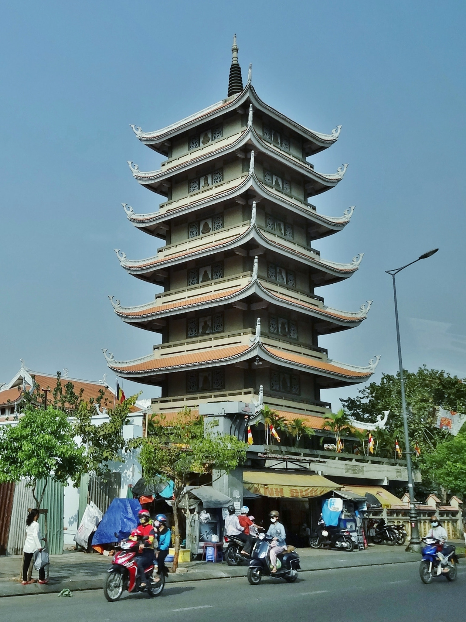 Sony Cyber-shot DSC-HX30V sample photo. Temple in hcmc photography