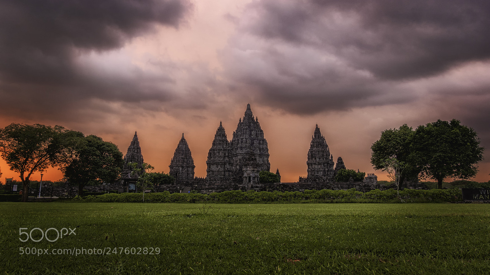 Sony DSC-RX100M5 sample photo. Prambanan temple photography