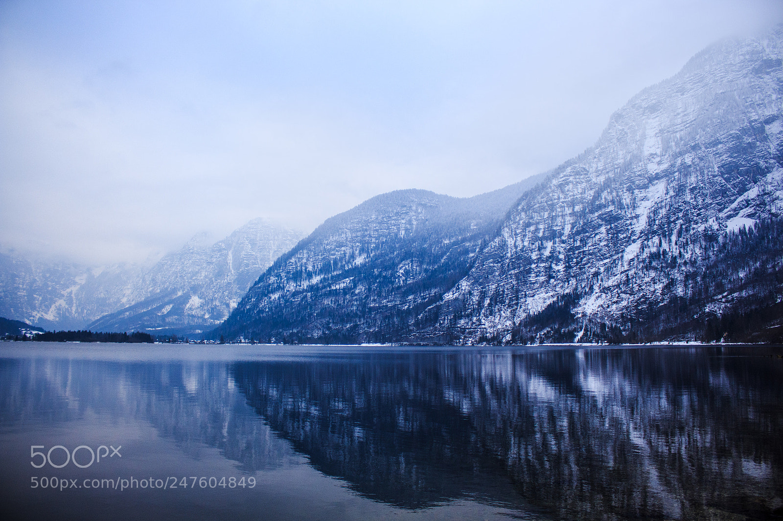 Canon EOS 700D (EOS Rebel T5i / EOS Kiss X7i) sample photo. Hallstatt in mirror photography