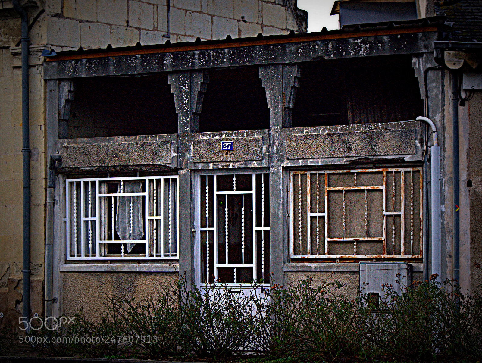 Sony Alpha DSLR-A290 sample photo. My little ugly house photography