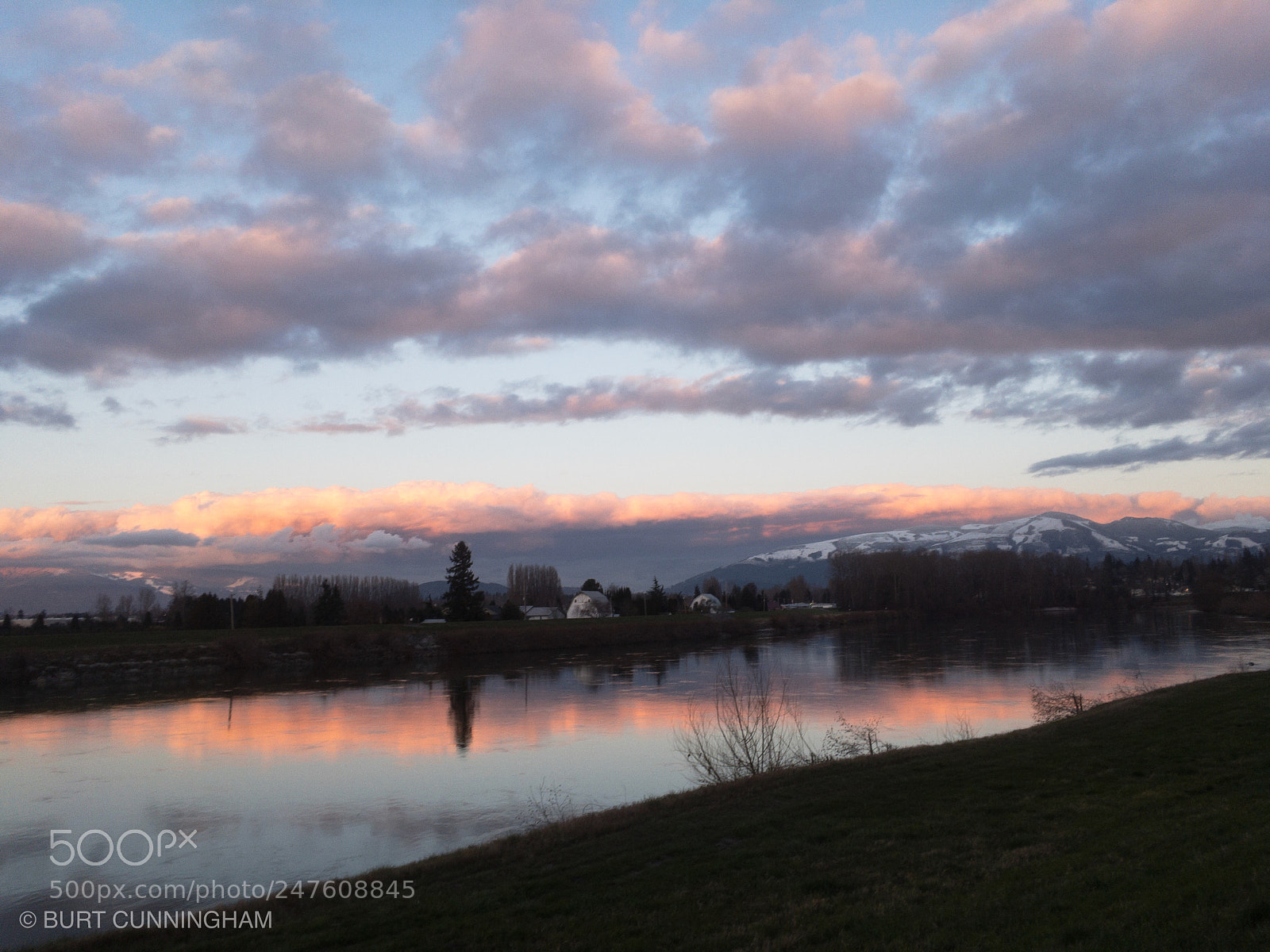 Apple iPhone SE sample photo. Skagit river evening photography