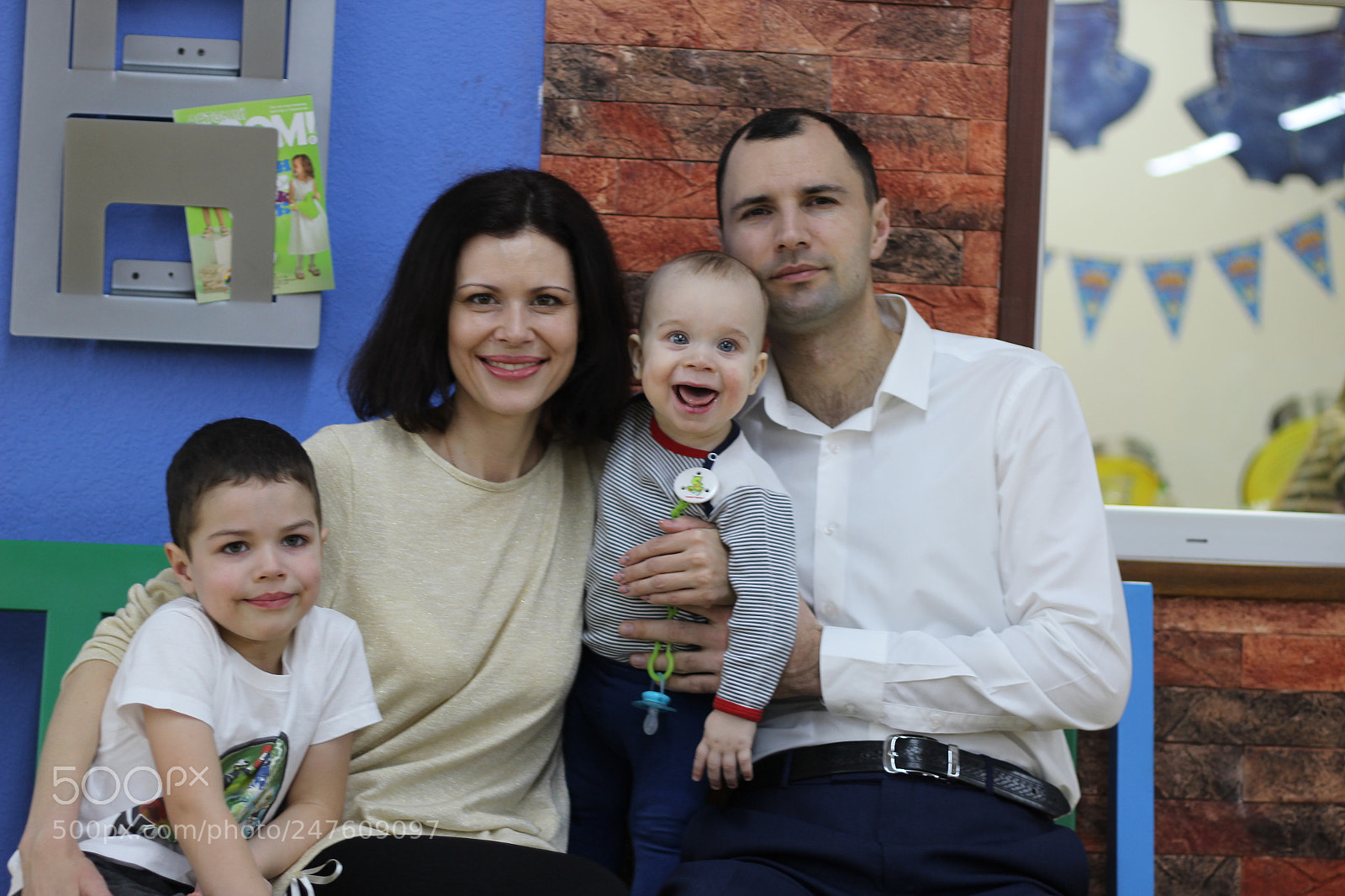 Canon EOS 1200D (EOS Rebel T5 / EOS Kiss X70 / EOS Hi) + Canon EF 50mm F1.8 STM sample photo. Family photo photography