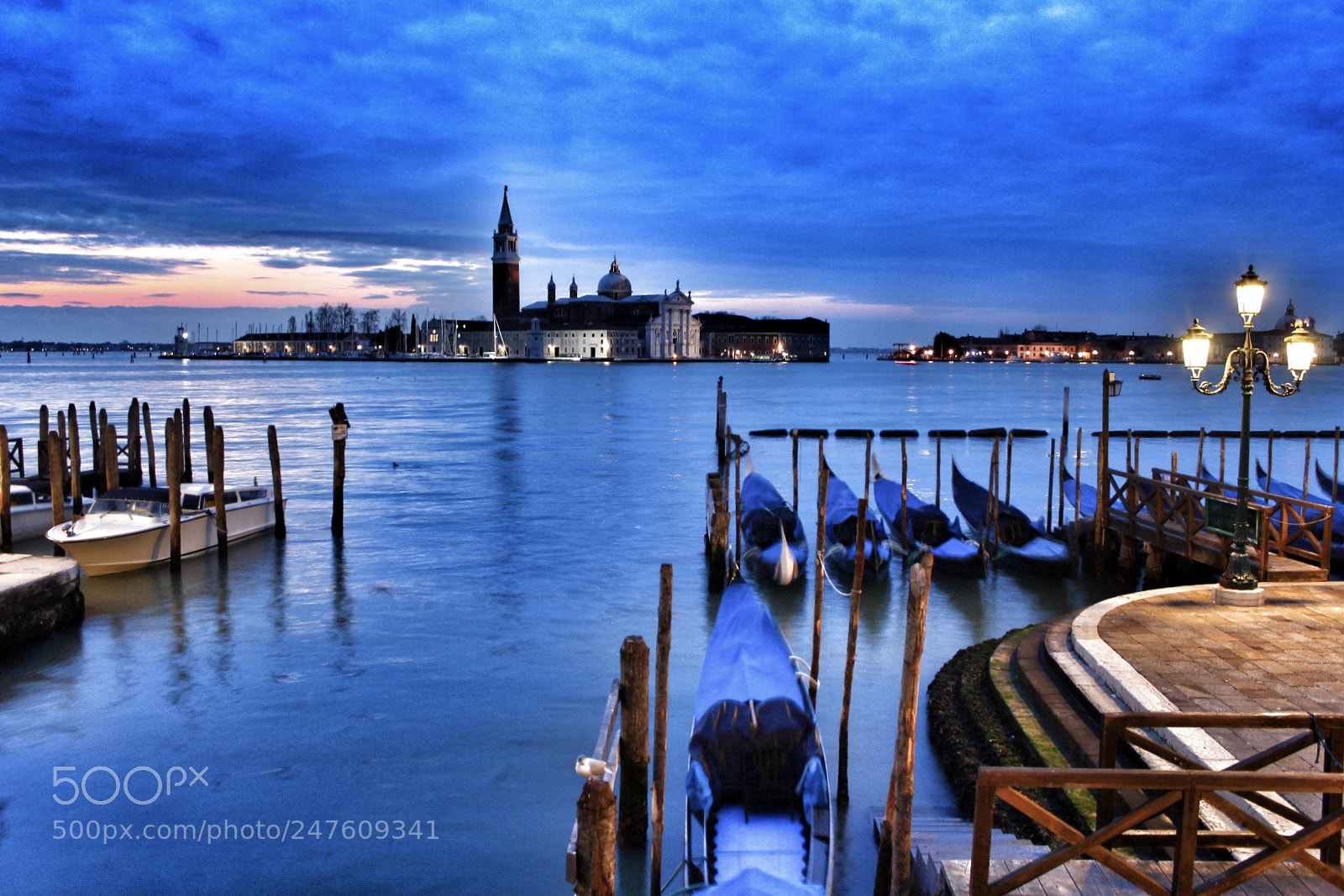 Canon EOS 1300D (EOS Rebel T6 / EOS Kiss X80) sample photo. Venice waterfront photography