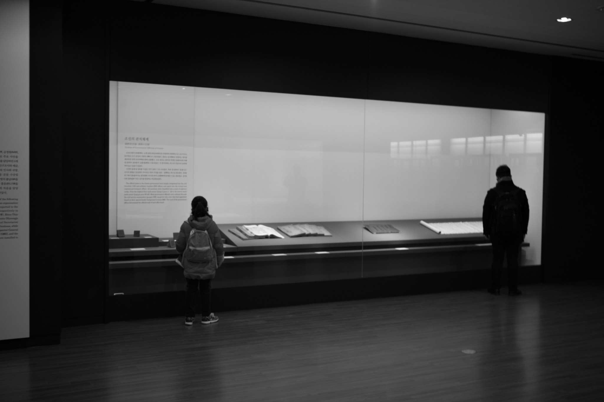 Canon EOS-1Ds Mark III sample photo. In the museum photography