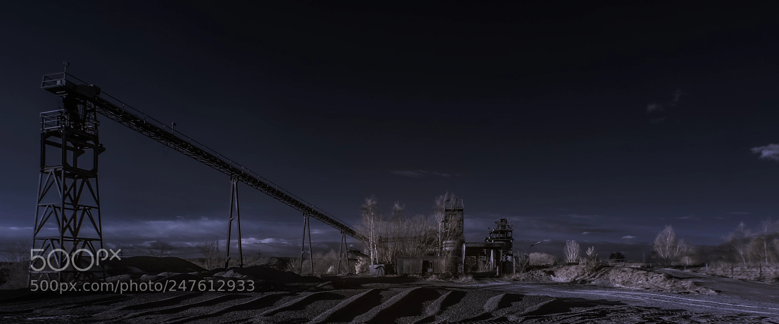 Canon EOS 500D (EOS Rebel T1i / EOS Kiss X3) sample photo. Infrared moon station photography
