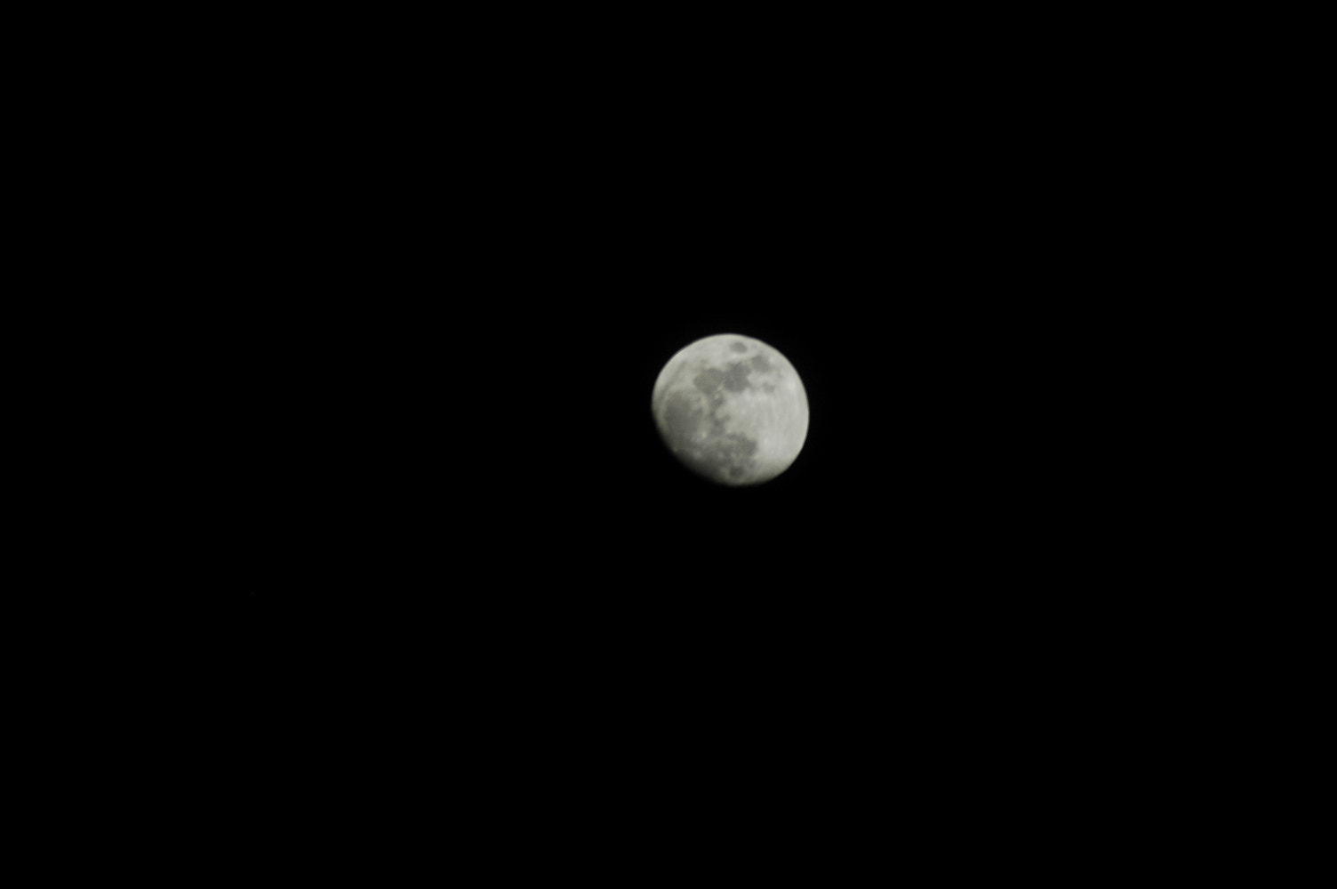 AF Zoom-Nikkor 70-300mm f/4-5.6D ED sample photo. Moonday photography
