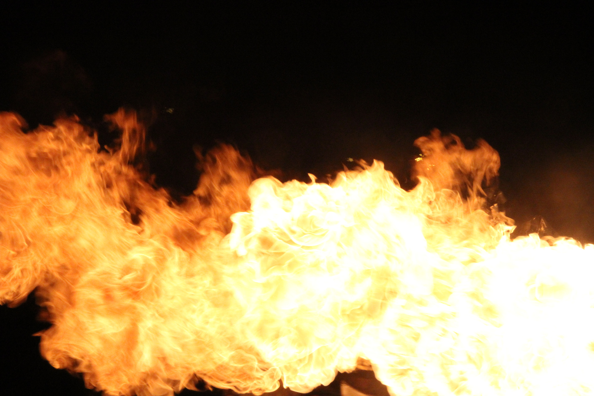 Canon EF-S 17-85mm F4-5.6 IS USM sample photo. Heart in fire photography