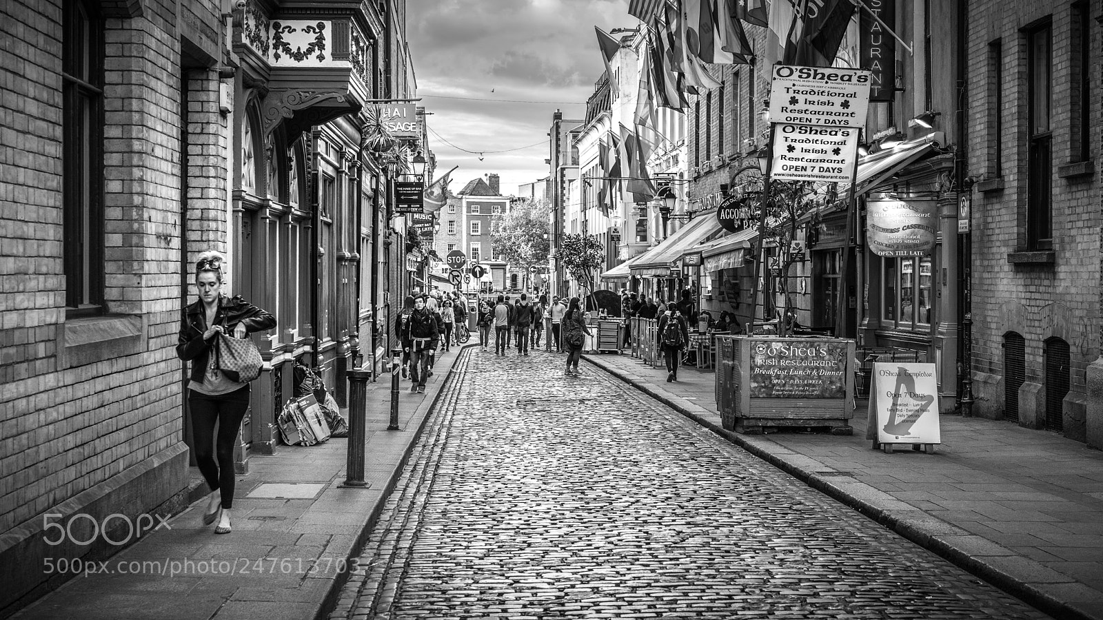 Sony a7 II sample photo. Streets of dublin 02 (bw) photography