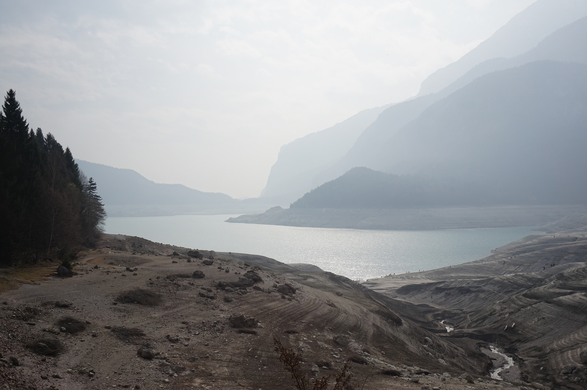 Sony Alpha a5000 (ILCE 5000) + Sony E 18-50mm F4-5.6 sample photo. Winter in italy (molveno) photography