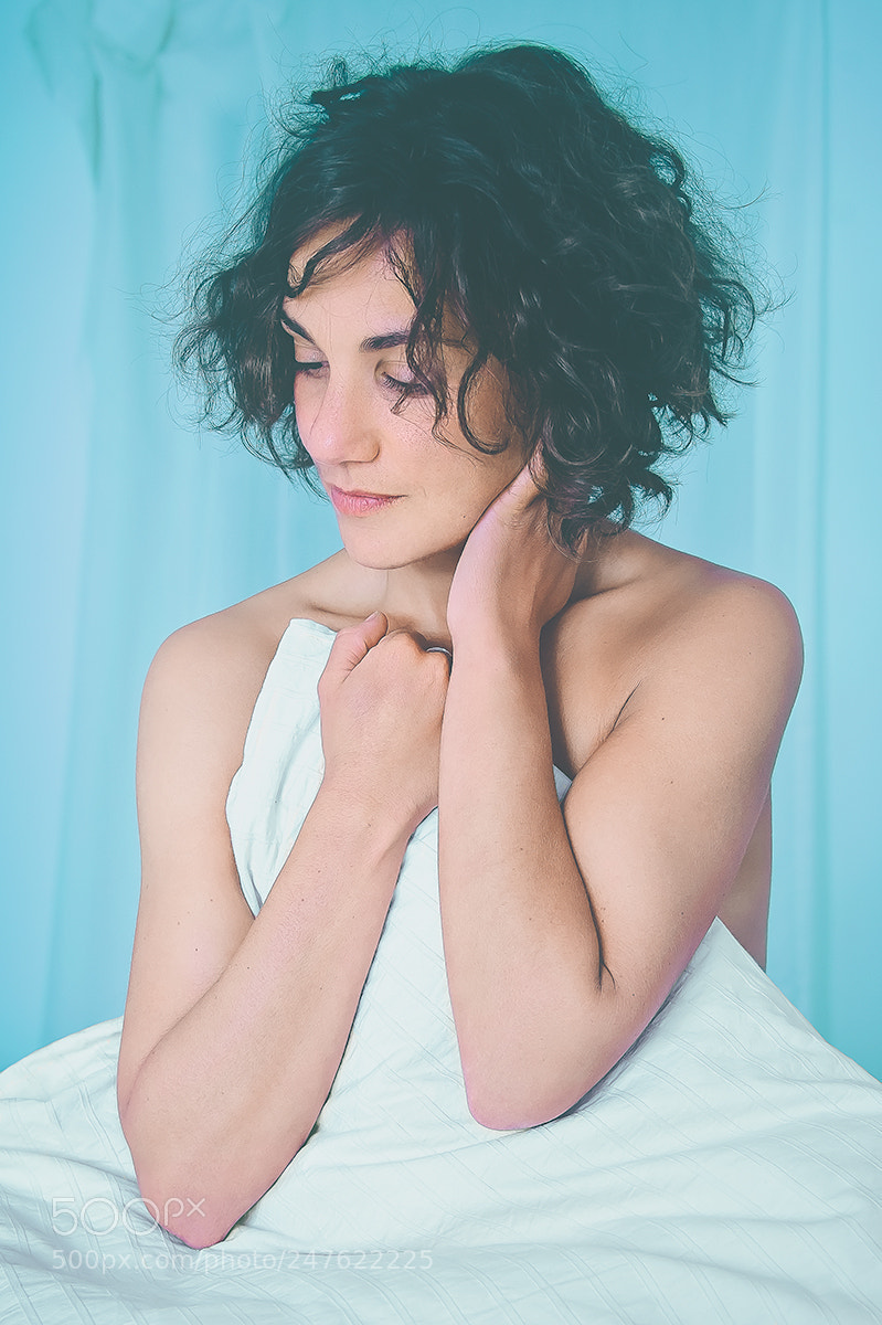 Nikon D700 sample photo. Shy femininity photography