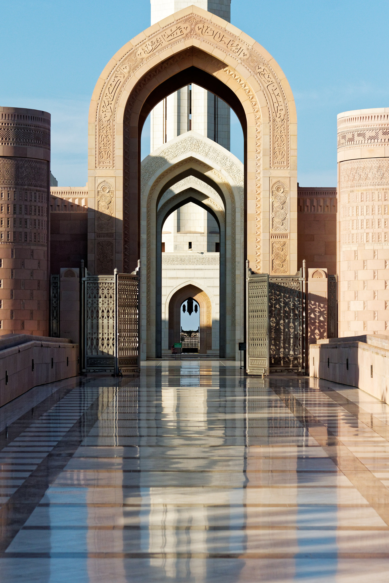 Canon EF 70-200mm F4L IS USM sample photo. Muscat: sultan quaboos grand mosque photography