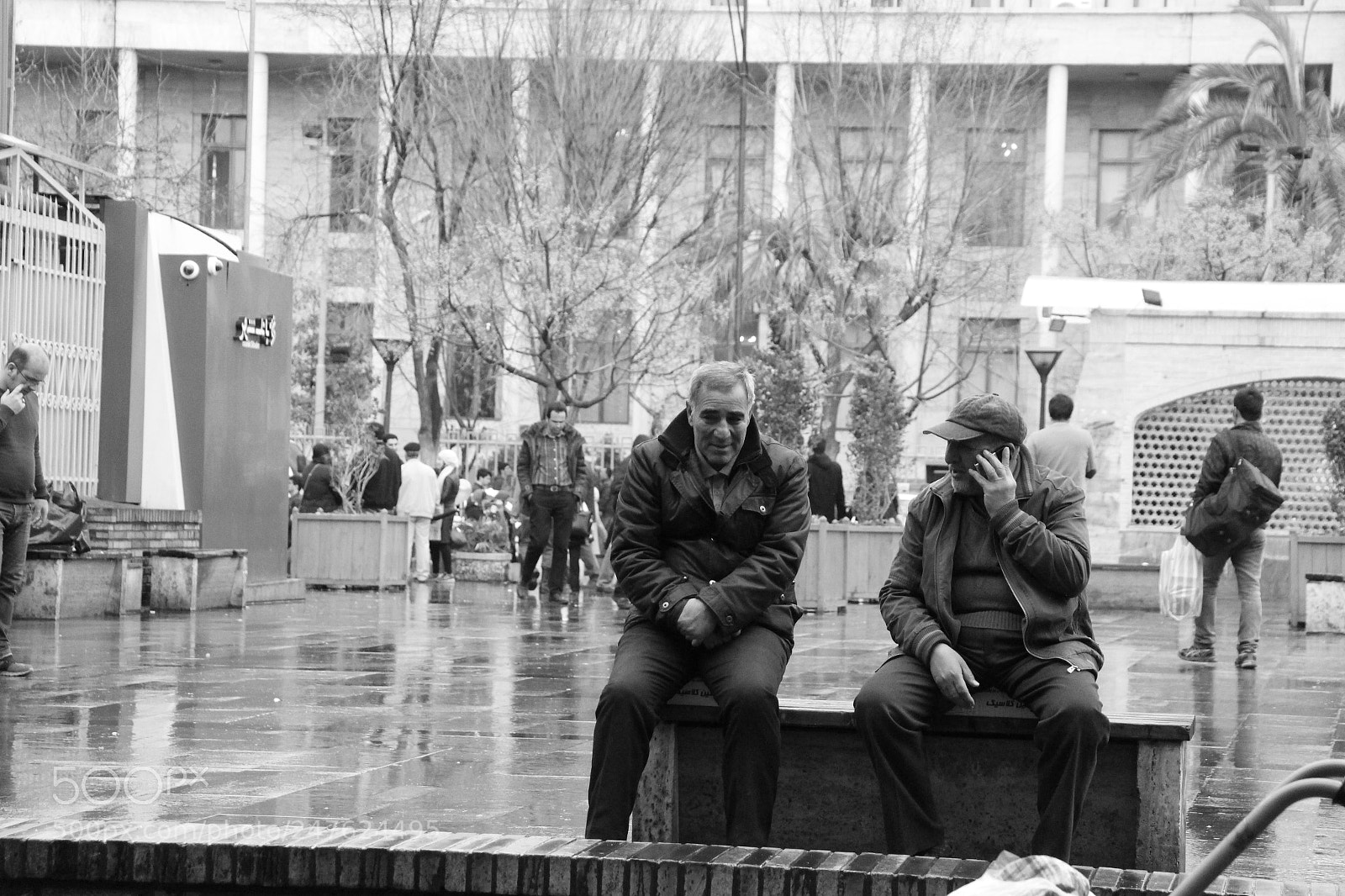 Canon EOS 700D (EOS Rebel T5i / EOS Kiss X7i) sample photo. Rainy city and old photography