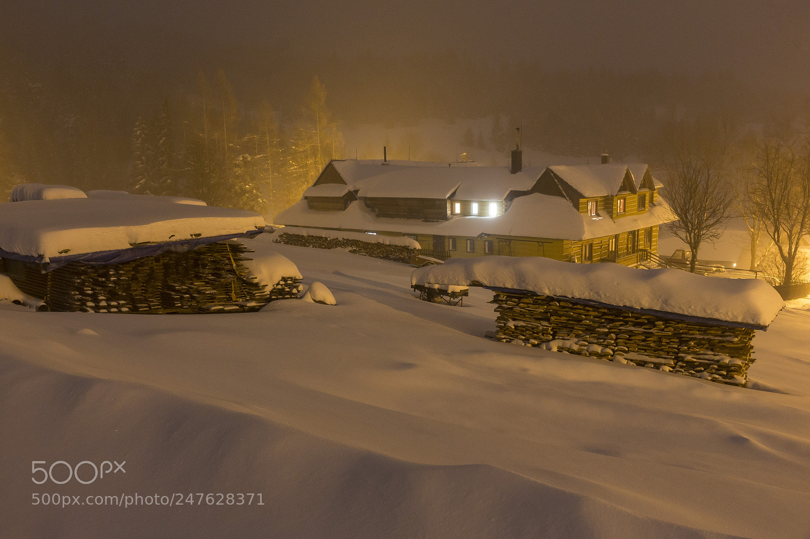 Canon EOS 700D (EOS Rebel T5i / EOS Kiss X7i) sample photo. Night cottage photography