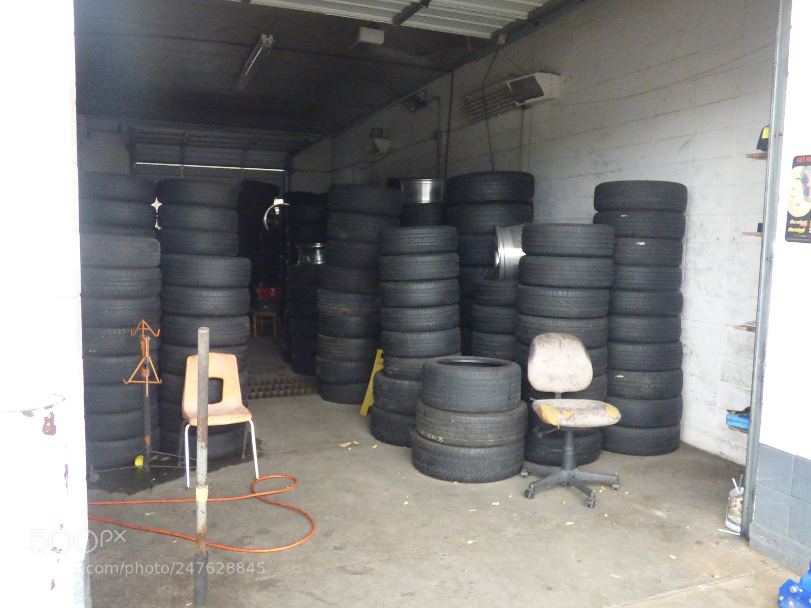 Panasonic Lumix DMC-FZ70 sample photo. Tire shop photography