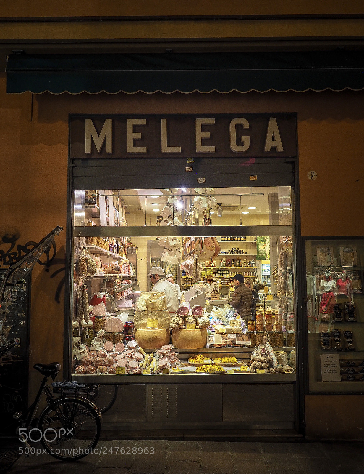 Olympus OM-D E-M10 sample photo. Food market in magnificent photography