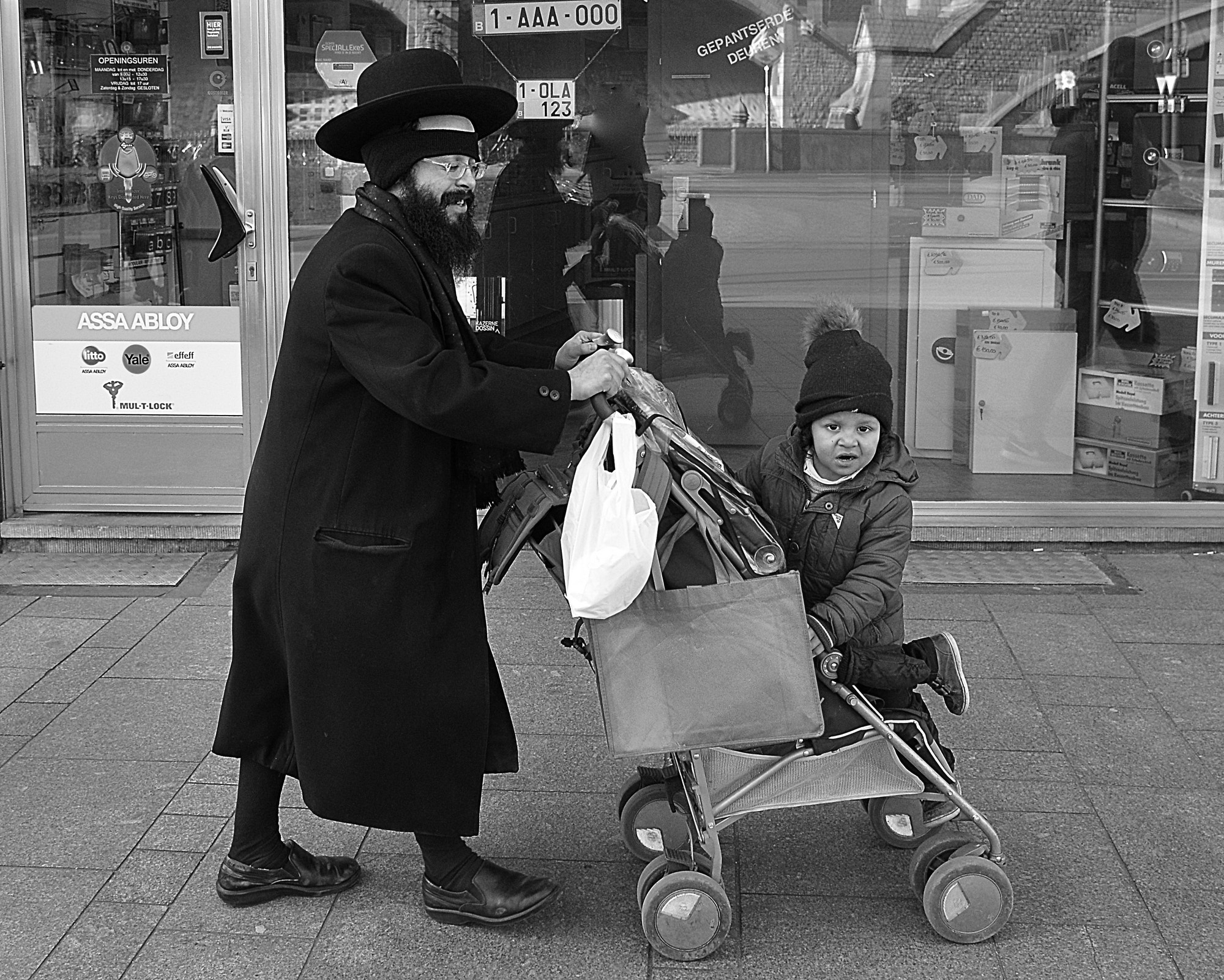 Nikon AF-S Nikkor 24-120mm F4G ED VR sample photo. In the streets of antwerp. photography