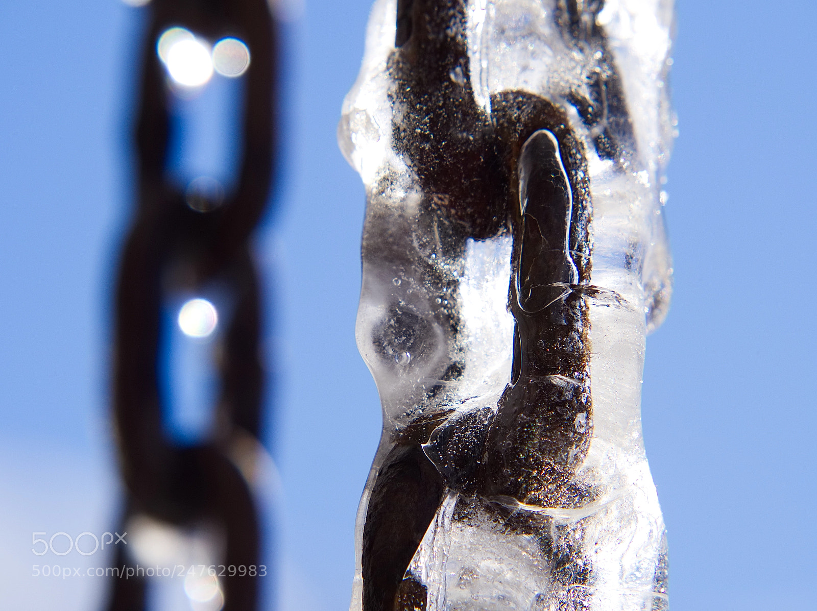 Olympus OM-D E-M10 II sample photo. Winter's chains photography