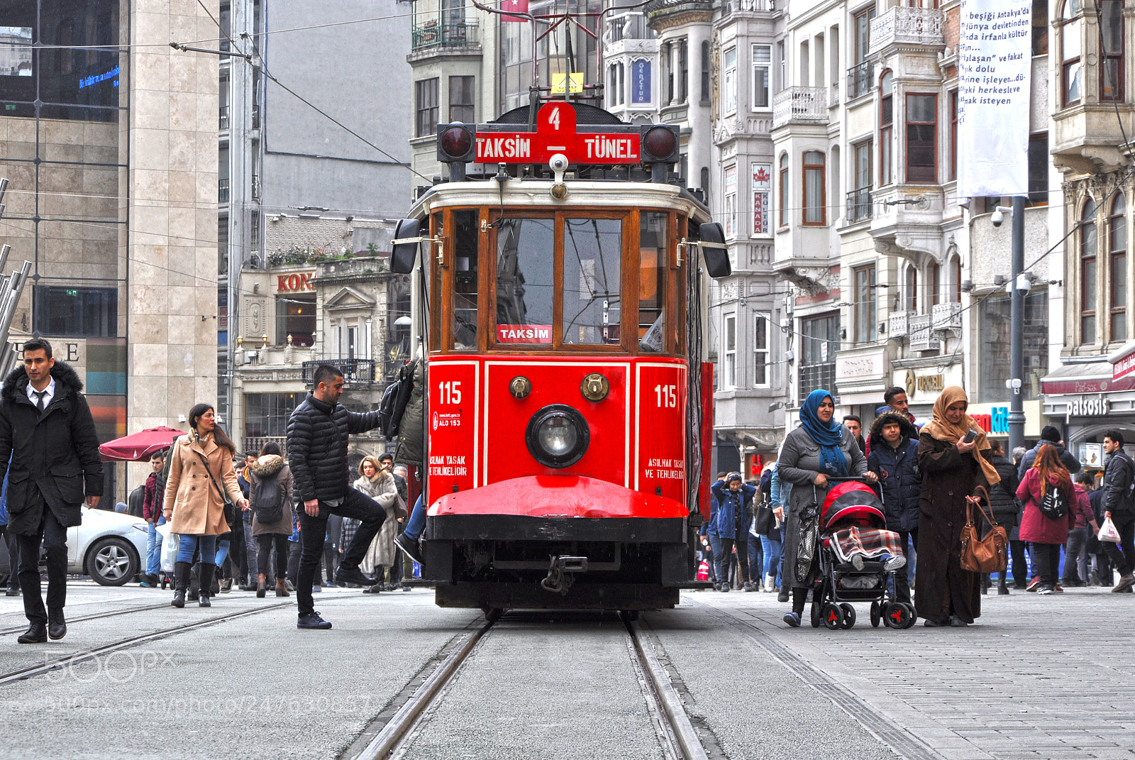 Nikon D5000 sample photo. Red tram photography