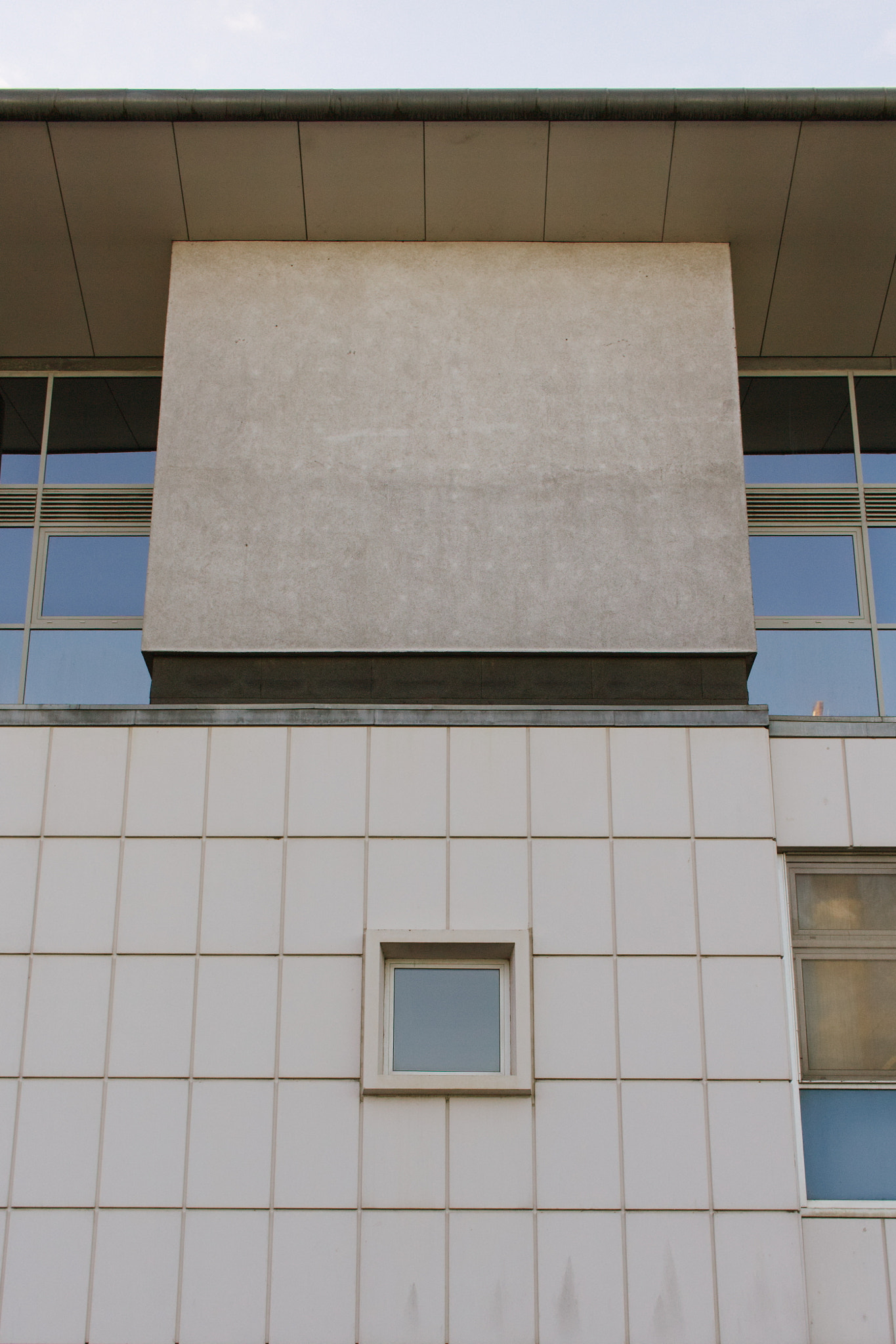 Canon EF-S 24mm F2.8 STM sample photo. Suspended photography